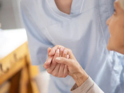 Jak radzić sobie ze stratą i żałobą: pierwsze kroki do odzyskania równowagi